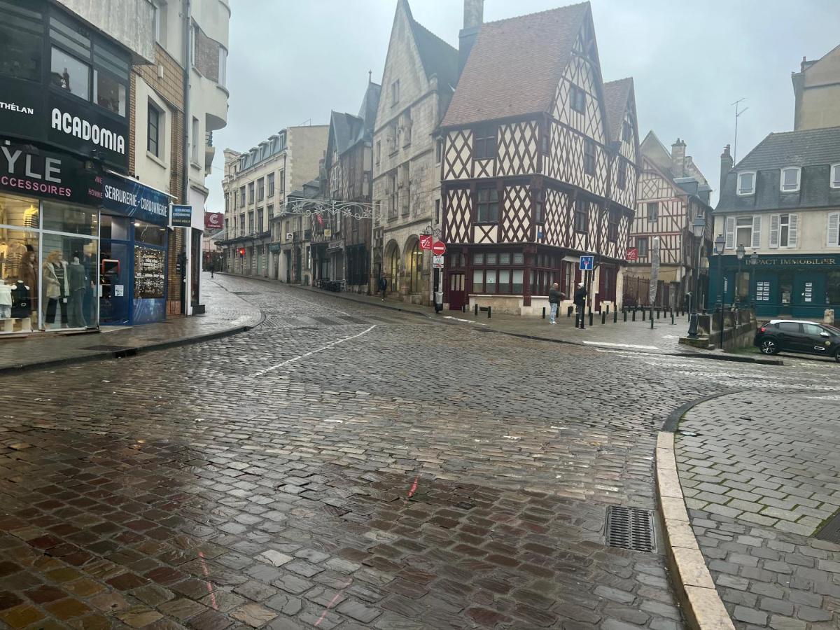 Charmant T2 Plein Centre Ville Et Proche Gare Bourges Ngoại thất bức ảnh